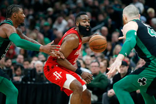 El estelar James Harden (i) continúa brillando con los Rockets de Houston en esta temporada de la NBA.