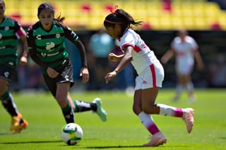 Un buen duelo fue el que disputaron Monarcas y Santos Laguna Femenil en el Estadio Morelos de la capital michoacana.