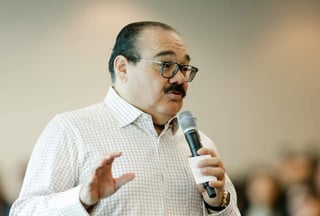 Jorge Carlos Ramírez Marín, senador del PRI, instó a los jóvenes mexicanos a capacitarse y comprometerse con su comunidad para encontrar soluciones. (TWITTER) 