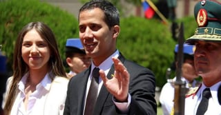 Guaidó regresó este lunes a Caracas y fue recibido por una multitud en el aeropuerto. (ARCHIVO)