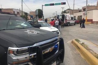 El joven fue trasladado a un hospital de la ciudad a bordo de una ambulancia de la Cruz Roja de Torreón.
