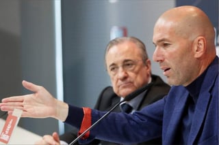 Zidane dejó el banquillo del Real Madrid tras ganar la Champions League por tercera ocasión consecutiva. (Especial)