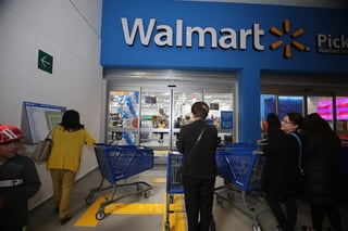 La Asociación Nacional del Trabajador del Comercio y Oficinas Particulares confió que la empresa Walmart en México sea sensible y atienda las demandas de un incremento salarial de 20 por ciento y cuatro por ciento sobre venta, a fin de evitar una huelga emplazada para el próximo 20 de marzo. (ARCHIVO)