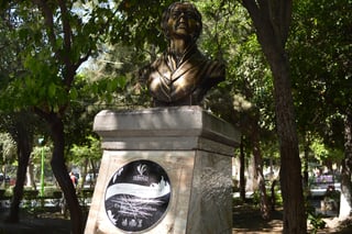 Autoridades municipales colocarán ofrendas florales en la plaza de Villa Juárez, donde está una placa conmemorativa, además en la Plazuela Juárez, donde se encuentra el busto de Hermila Galindo. (EL SIGLO DE TORREÓN)