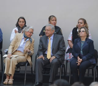 Al conmemorar del Día Internacional de la Mujer, el presidente Andrés Manuel López Obrador afirmó que su gobierno nunca afectará las libertades de las mujeres, pero recordó que ante los temas polémicos acudirá a las consultas como vía democrática para resolverlos. (NOTIMEX)