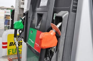 La aplicación del estímulo, no se traduce en una baja inmediata del precio del combustible. (ARCHIVO)