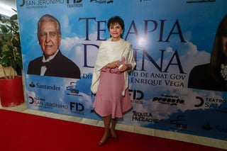 Madrina. La periodista de espectáculos, Pati Chapoy, amadrinó la temporada de Terapia divina en el Teatro San Jerónimo Independencia.