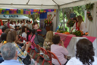 Durante la mañana del domingo, el Bosque Venustiano Carranza albergó el 'Festival de la Rosa', actividad abierta y gratuita. (ROBERTO ITURRIAGA)