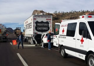 El aparatoso accidente se registró la mañana del domingo en la autopista Durango-Gómez Palacio, en el tramo Cuencamé-Gómez Palacio.
