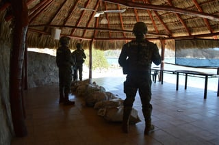 La Marina Armada informó que destruyó 31 laboratorios clandestinos en Sinaloa, en los que había en total más de 41 mil 200 litros de droga en estado líquido y al menos 15 mil 500 kilogramos de cristal. (ARCHIVO)