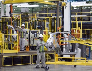 La producción industrial mostró un avance de 0.5 por ciento en el primer mes del año. (ARCHIVO)