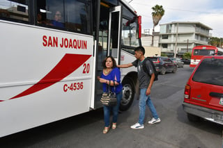 Contraestudio del transporte público en Torreón afirma que cada unidad es usada diariamente por 790.5 personas, no por 387, cantidad que es manejada oficialmente por los concesionarios. (EL SIGLO DE TORREÓN)