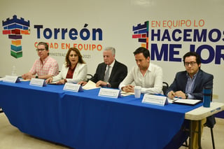 El anuncio estuvo encabezado por el alcalde Jorge Zermeño, regidores y titulares de Desarrollo Social y de la Juventud. (FERNANDO COMPEÁN)