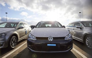 La Comisión del Mercado de Valores de Estados Unidos (SEC) acusó a Volkswagen (VW) y a su exdirector general Martin Winterkorn de fraude por valor de miles de millones de dólares por el escándalo de los motores diésel trucados. (ARCHIVO)
