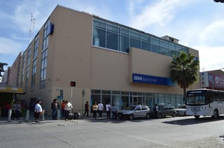 La Asociación de Bancos de México informó que, de acuerdo con la disposición de carácter general de la CNBV que establece los días inhábiles en el sector financiero, las instituciones bancarias suspenderán sus operaciones al público el 18 de marzo de 2019. (ARCHIVO)