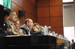 El exgobernador Rubén Moreira, Martha Garay y Fernando de las Fuentes; quienes se sumaron a siete diputados sin partido. (TWITTER)