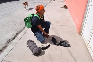 Ayer el joven llegó al albergue, después de tres días de camino desde Guadalajara y le dieron alimento, zapatos y una mochila. (EL SIGLO DE TORREÓN) 