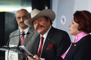 El senador Armando Guadiana exhortó a CFE “a que a la brevedad realice el pedido emergente de 400 mil toneladas del mineral a pequeños productores de Coahuila”.