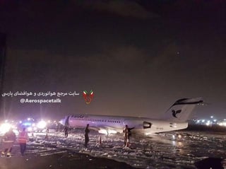 Un avión de la principal aerolínea iraní Iran Air realizó ayer un aterrizaje de emergencia en el aeropuerto de Teherán. (TWITTER)