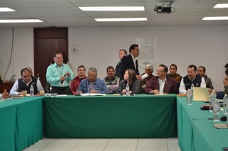 José Luis Flores estuvo en las instalaciones del Inifap, donde se llevó a cabo la reunión de programa binacional de erradicación de plagas de algodón. (EL SIGLO DE TORREÓN/EDITH GONZÁLEZ)