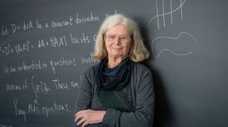 La Academia Noruega de Ciencia y Letras distinguió con el premio Abel o 'Nobel de matemáticas' a la estadunidense Karen Uhlenbeck, por su trabajo sobre análisis geométrico y teoría gauge. (TWITTER)