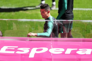 Cristiano Ronaldo entrena con la selección de Portugal.