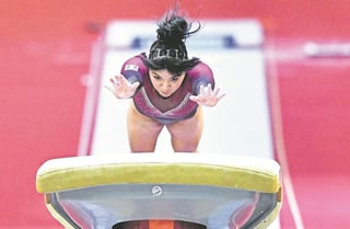  La gimnasta mexicana se quedó en el cuarto sitio durante la final de salto de caballo en la Copa del Mundo de Doha, Qatar. (ESPECIAL)