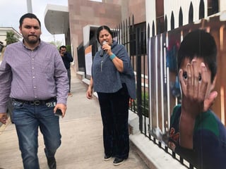 Olga margarita Dávila, coordina de Artes Visuales de la Secretaría de Cultura, explicó que esta exposición, parte del programa FotoCoahuila, es muy significativa porque es de los derechos humanos. (EL SIGLO COAHUILA)
