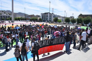 Estudiantes y diversos sectores de la sociedad civil protestaron ayer contra el gobierno de Jorge Zermeño Infante.