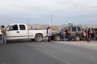 El viernes por la tarde, habitantes del ejido El Cambio bloquearon la carretera Antigua a San Pedro para pedir que retiren permisos de venta de cerveza.