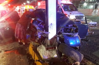 En accidente ocurrió alrededor de las 4:30 de la madrugada en los carriles que dirigen de Lerdo a Torreón, justo a la salida del desnivel. (EL SIGLO DE TORREÓN)