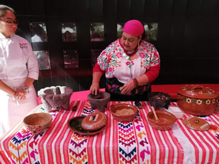Es necesario que los estudiantes de gastronomía aprendan recetas y preparaciones de la cocina en México, para que conozcan el por qué son importantes. (EL SIGLO DE TORREÓN)