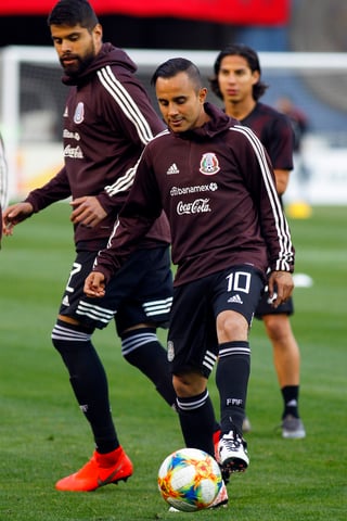 Luis Montes, Néstor Araujo y Diego Lainez en un entrenamiento de la Selección Mexicana.
