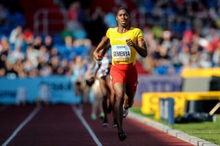 Semenya ganó el título de los 800 metros, aunque se reveló que un día después tuvo que hacerse pruebas de género ordenadas por la IAAF, debido a su musculatura.