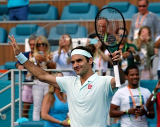 Roger Federer tras derrotar al ruso Daniil Medvedev, para avanzar a los cuartos de final del Abierto de Miami.