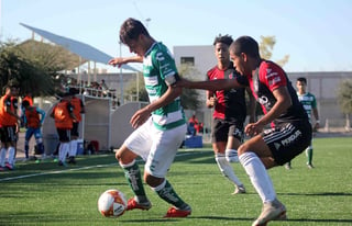 Los duelos de los equipos juveniles de Santos y Atlas son entretenidos.