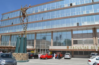 Las conferencias se realizarán en las instalaciones de la Facultad de Medicina de la UAdeC en Torreón. (ROBERTO ITURRIAGA)