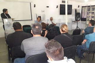 El encuentro de Jesús del Campo Castañeda con los maestros se realizó en la Escuela Normal Superior de La Laguna.
