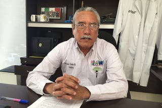 El director de Salud Municipal, Juan Carlos Padilla Valdivia, ofreció los detalles del programa en escuelas primarias. (EL SIGLO DE TORREÓN)