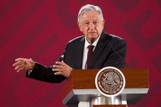  El presidente Andrés Manuel López Obrador pidió a los dirigentes de la Coordinadora Nacional de Trabajadores de la Educación (CNTE), tener cuidado en sus demandas, pues la ciudadanía dijo, ya es más consciente y está muy politizada. (NOTIMEX)