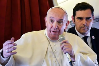 El Papa recuerda que muchos jóvenes se han alejado de la Iglesia o la desprecian por 'razones serias y comprensibles' como son los escándalos sexuales y económicos. (ARCHIVO)