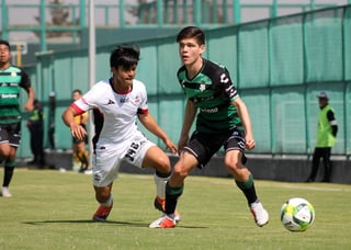 Sebastián cumple su proceso de crecimiento como futbolista, en las fuerzas básicas de Santos Laguna, a las que llegó con 13 años de edad.