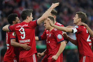 Con doblete de Robert Lewandowski, más los goles de Goretzka, Muller y Gnabry, el Bayern Múnich avanzó a las semifinales de la DFB Pokal. (Especial)