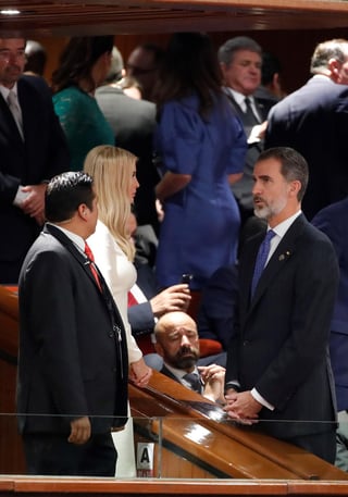 Ivanka Trump, hija y asesora de Donald Trump, conversó con el rey Felipe VI de España, en la ceremonia de investidura de AMLO. (EFE)