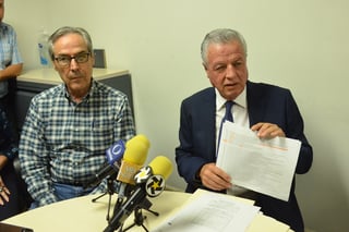 El alcalde Jorge Zermeño y el tesorero municipal, Jaime Hernán Sirgo presentaron los datos. (FERNANDO COMPEÁN)