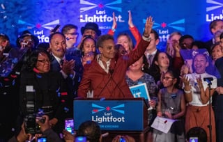 El contundente triunfo de la alcaldesa electa de Chicago, Lori Lightfoot, el martes es un claro llamado al cambio y un repudio histórico a la vieja guardia de políticas internas que han definido a la tercera ciudad más grande de Estados Unidos. (EFE)
