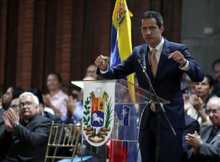 Al líder opositor Juan Guaidó se le investiga por haberse proclamado presidente interino del país el pasado 23 de enero, después de que desconociera el segundo mandato de Nicolás Maduro. (EFE)