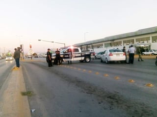 El accidente ocurrió frente a la central camionera de Torreón. (EL SIGLO DE TORREÓN) 