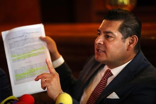 Alejandro Armenta buscó ser el abanderado de Morena al Gobierno de Puebla, candidatura que al final obtuvo Miguel Barbosa. (ARCHIVO)