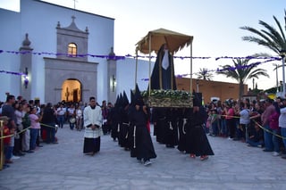 Cada año miles de fieles se dan cita en Viesca para presenciar una de las tradiciones religiosas más emblemáticas. (ARCHIVO)
